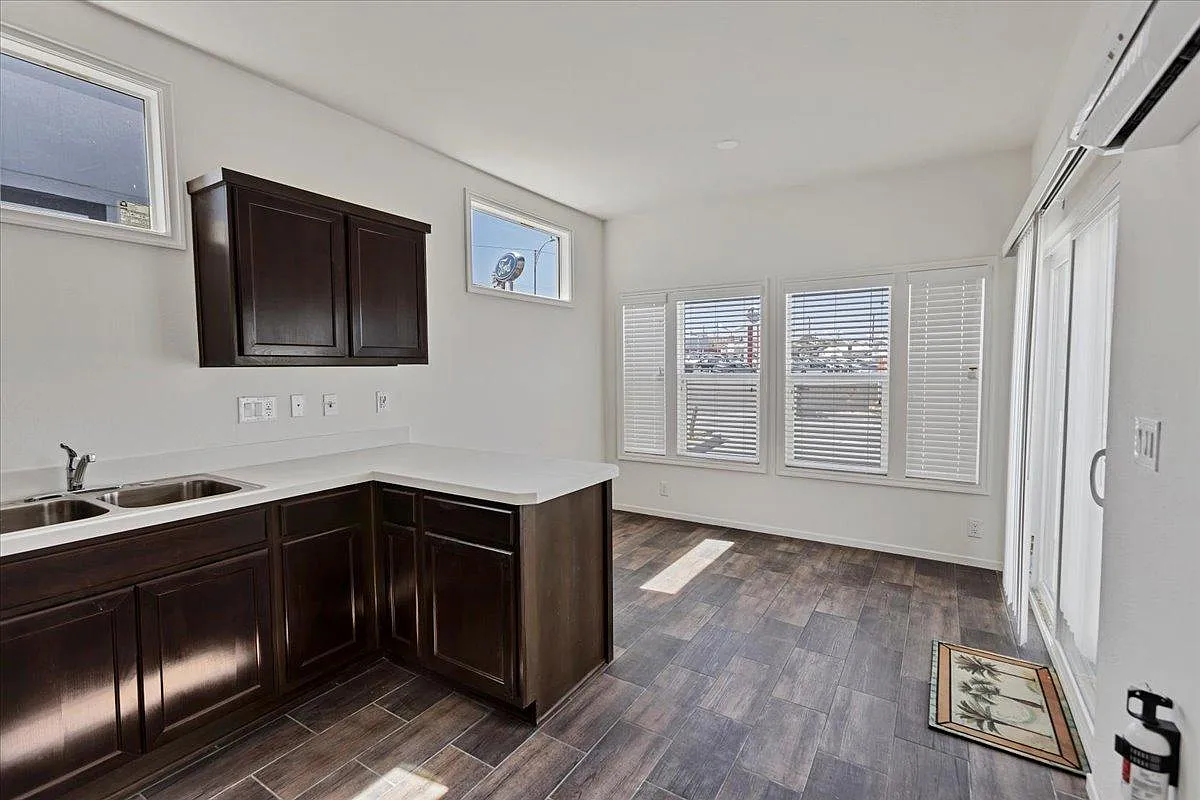 971 W Main St — Photo 2