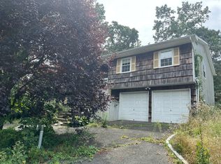 100 W 6th St, Ronkonkoma, NY 11779