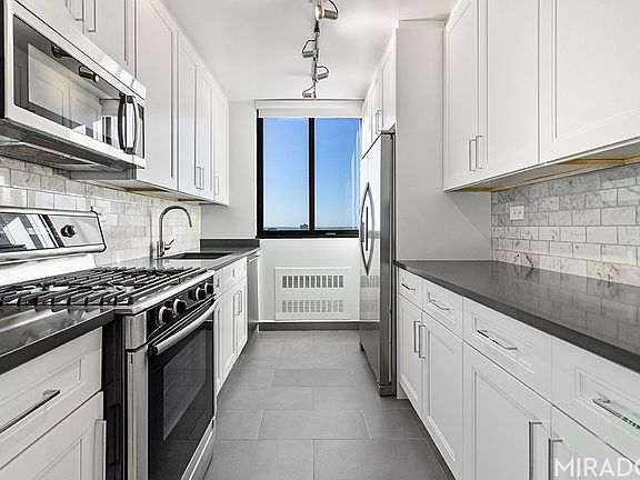 4th image of 145 W 67th St APT 38H