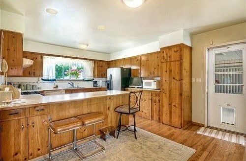 3rd image of 1079 McKinley St