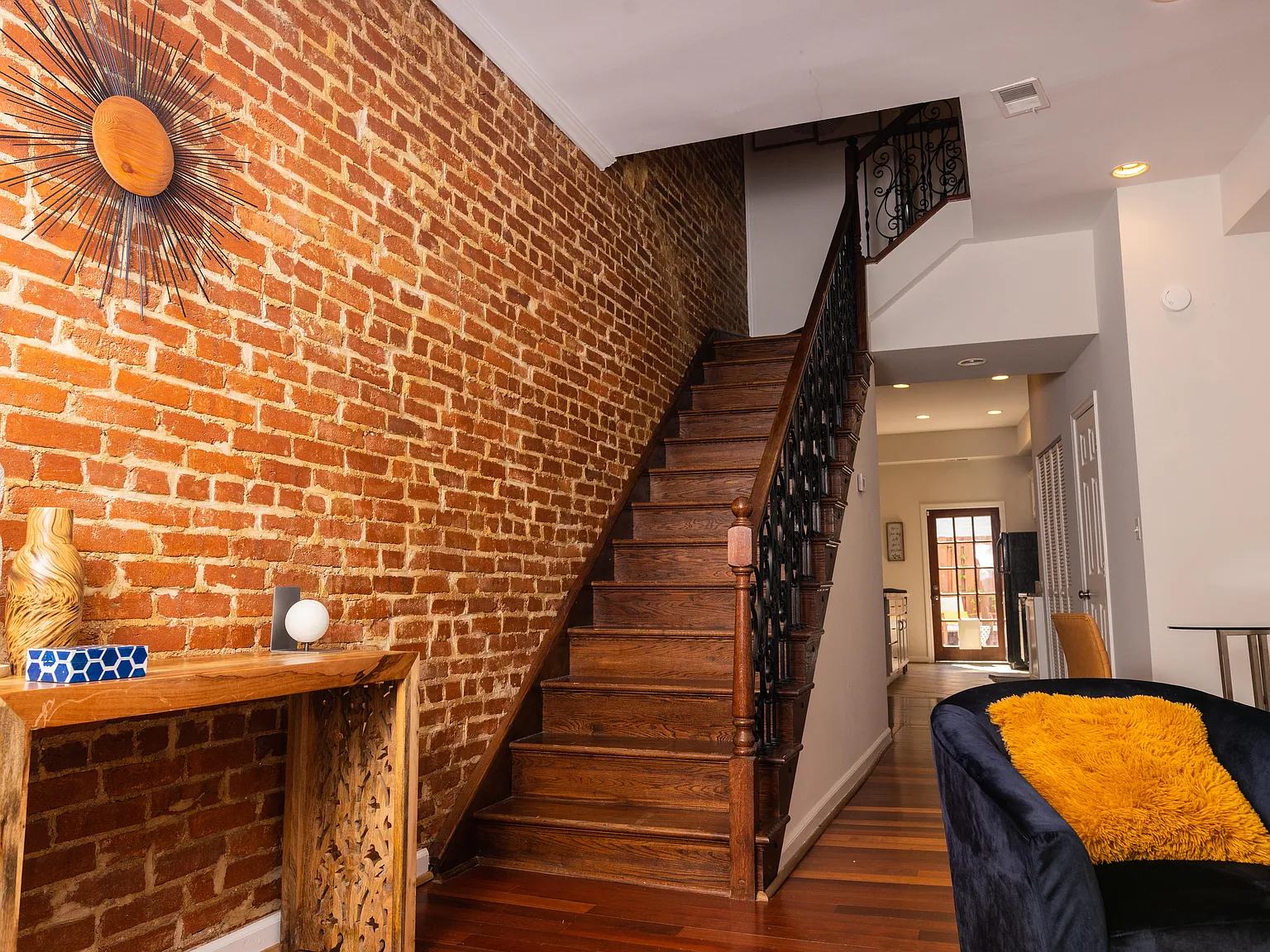 2 bed, 1.5 bath, 1092 sqft, $3,100 — Photo 3
