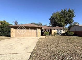 6403 Walnut Springs Dr, Arlington, TX 76001
