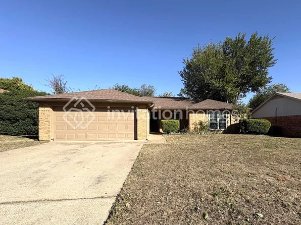 6403 Walnut Springs Dr, Arlington, TX 76001