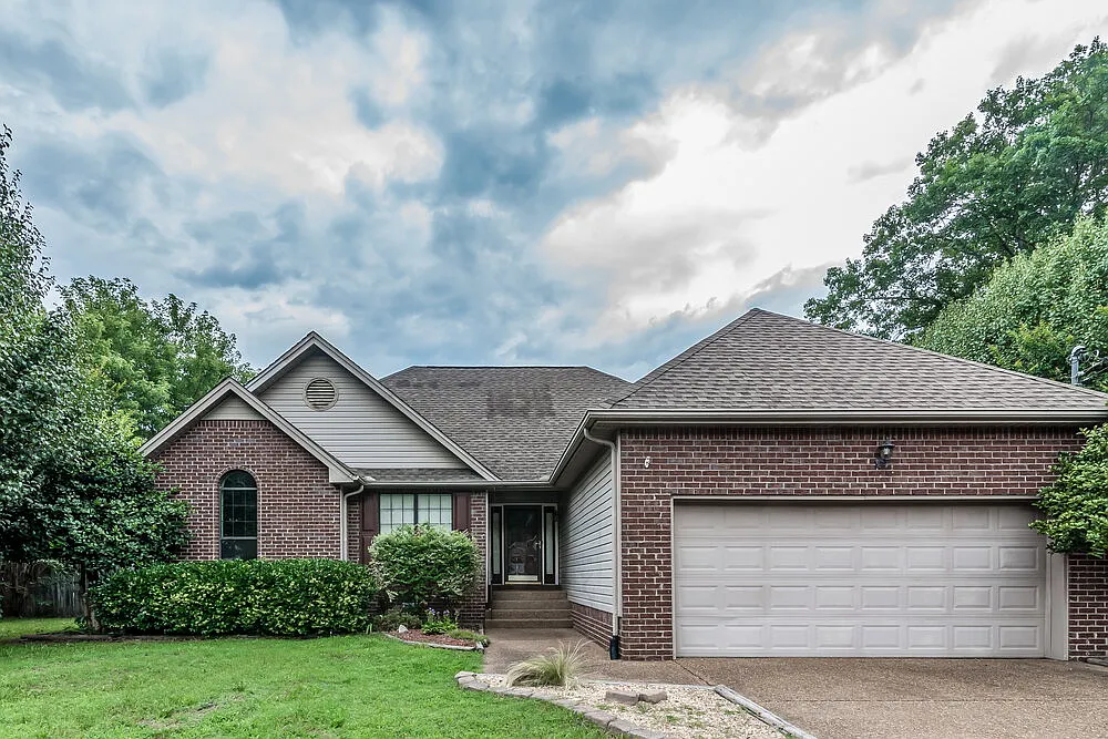 3 bed, 2.0 bath, 1476 sqft, $2,190 — Photo 1