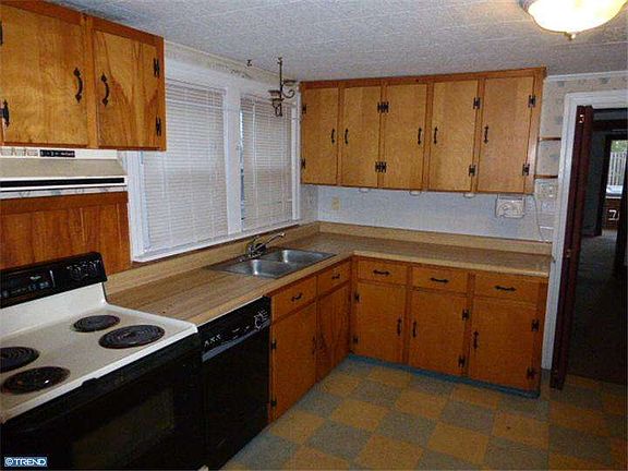 4th image of 12 E Morgan St