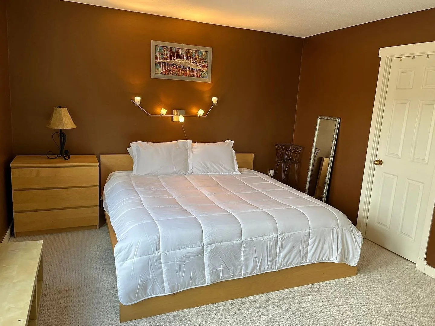 2 Bedroom Condo in Hartford — Photo 4