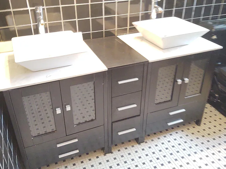 Double vessel sinks, guest bathroom