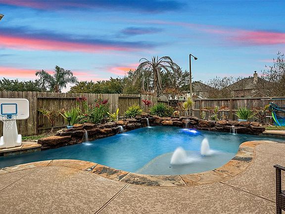 5th image of 604 White Oak Pointe