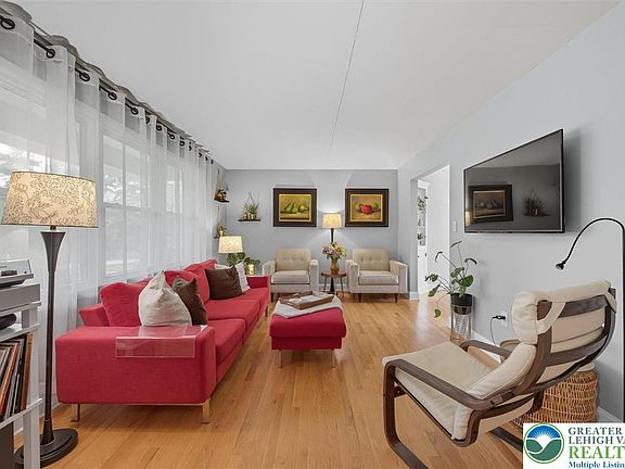 3rd image of 4493 Spring Dr