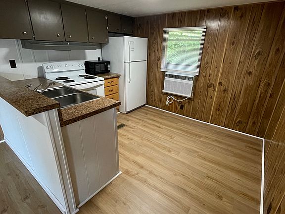 3rd image of 1555 Rainey Rd