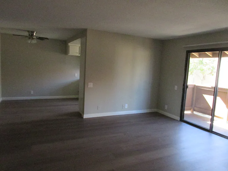 Las Flores Gardens Apartments — Photo 22