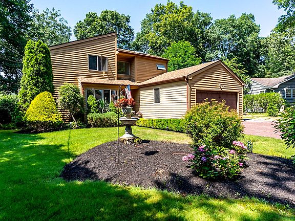 2nd image of 11 Cora Ct