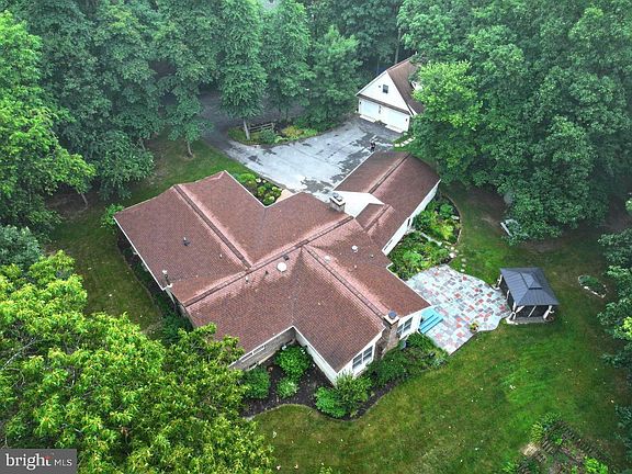 2nd image of 2404 Braddock Rd
