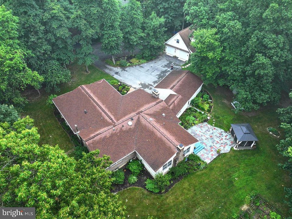 1st image of 2404 Braddock Rd