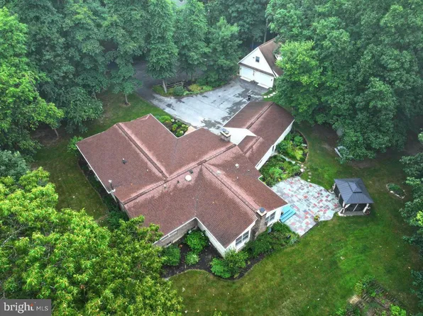 2404 Braddock Rd, Mount Airy, MD 21771