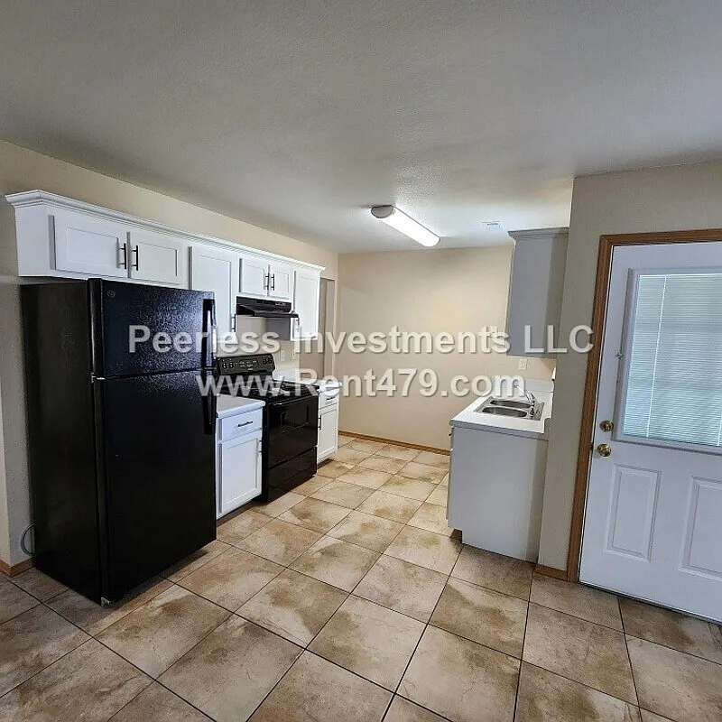 3 bed, 2.5 bath, 1252 sqft, $1,525 — Photo 4