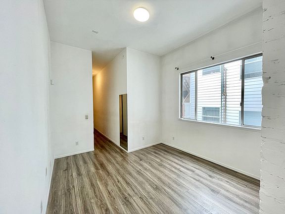 4th image of 582 Grove St #7
