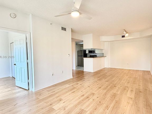 5th image of 2806 Veronia Dr APT 303