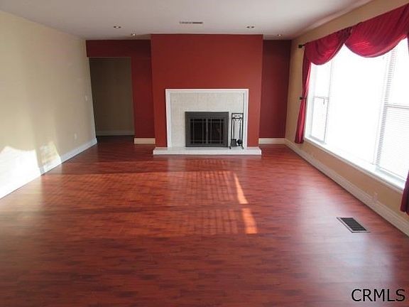 Large and bright Living Room