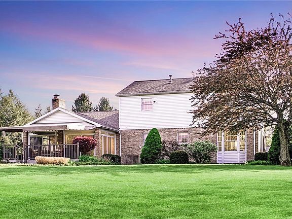 4th image of 208 Primrose Dr