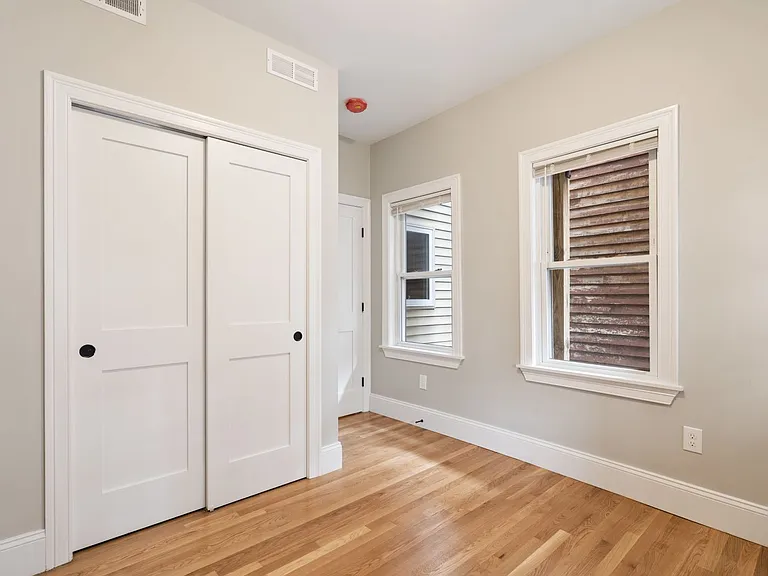 619 E 5th St #1 — Photo 9