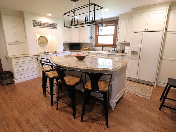 5th image of 1118 Summit Ave