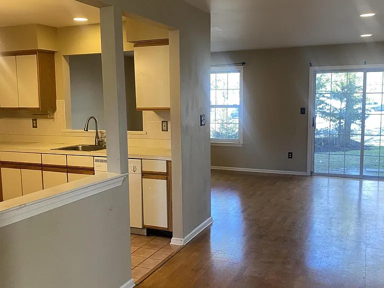 887 Crimson Ct — Photo 5