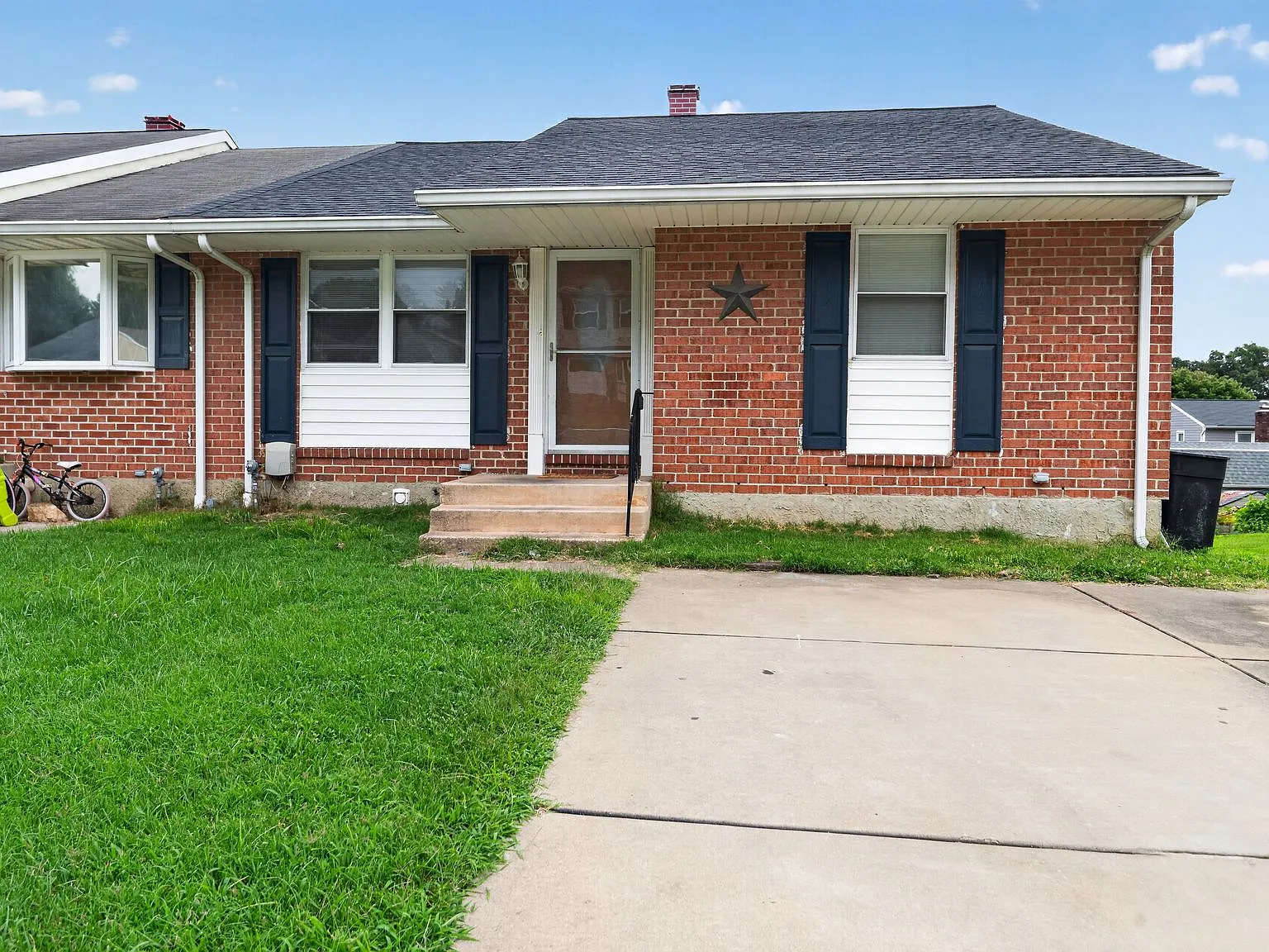 3 bed, 1900 sqft, $2,400 — Photo 1