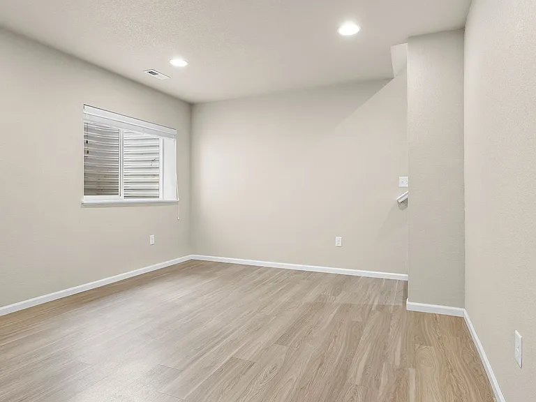Summerland Twinhomes | Waterloo | Near Lost Island Waterpark — Photo 11