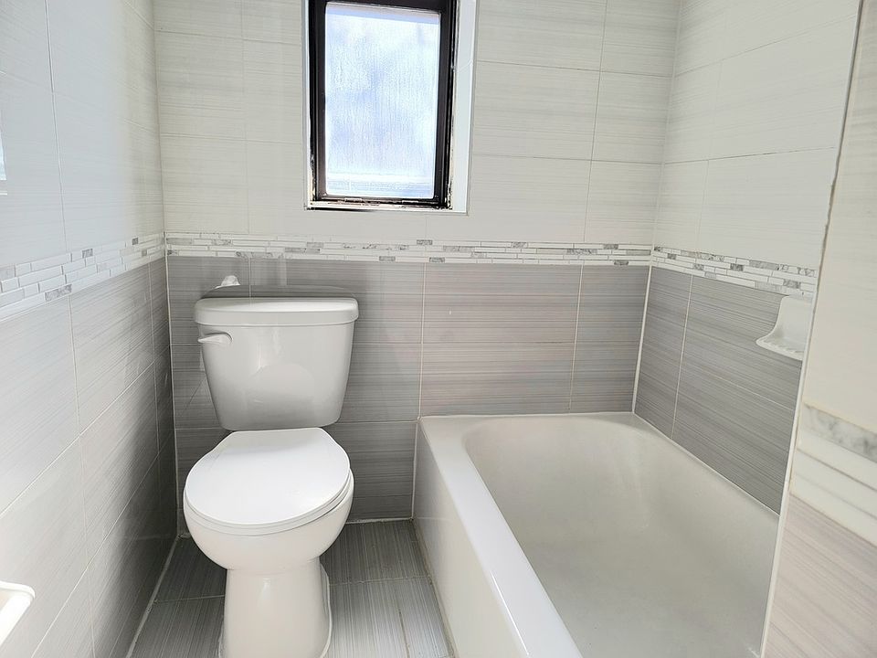 2nd image of 2818 Bronx Park E #L4
