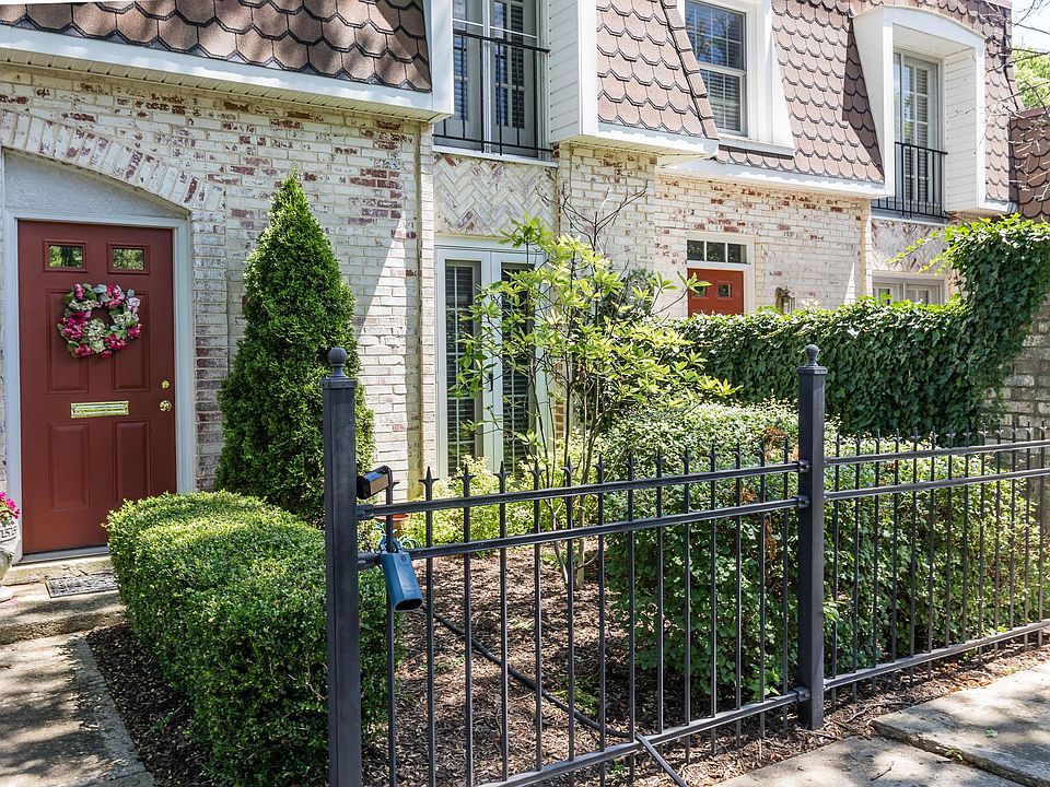 1st image of 2764 Chateau Cir S