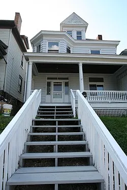 435 N School St photo 1