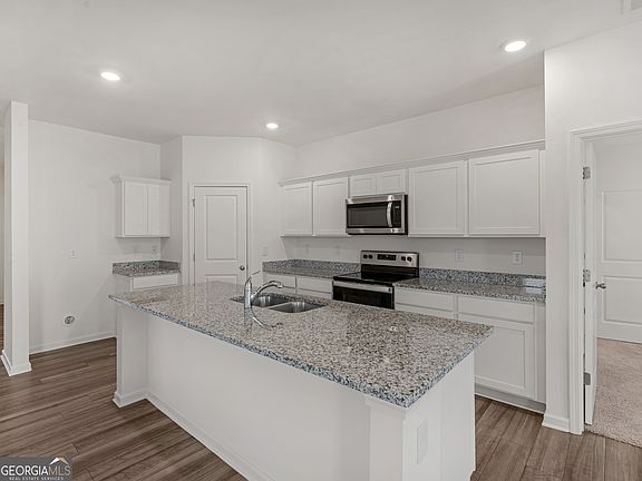 3rd image of 214 Georgian Way