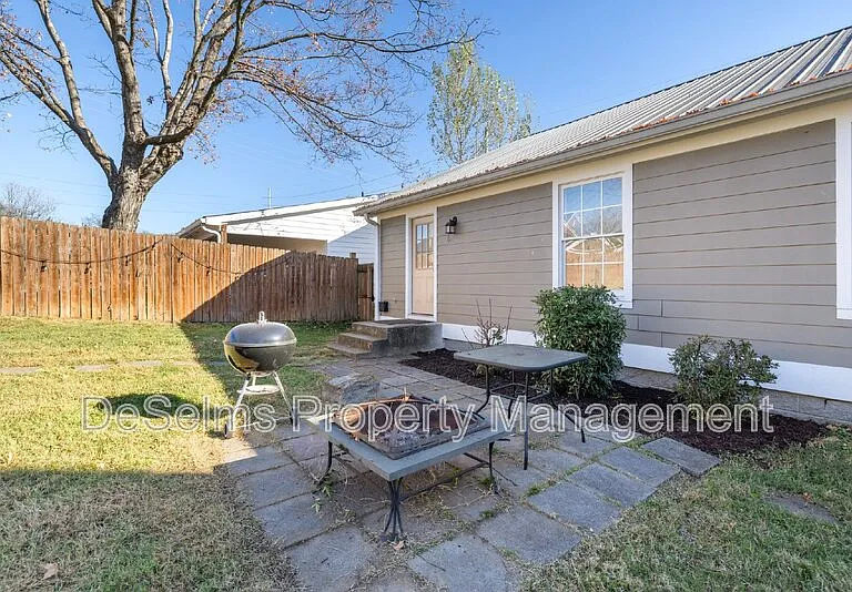 508 S 12th St — Photo 27