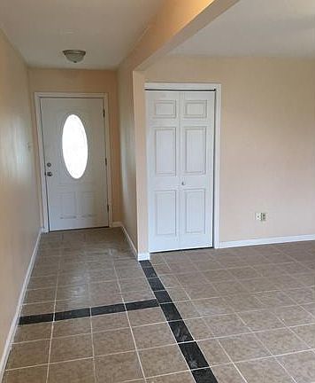 2nd image of 128 Jeanne Dr