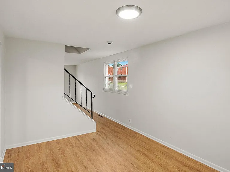 926 Regina Dr — Photo 6