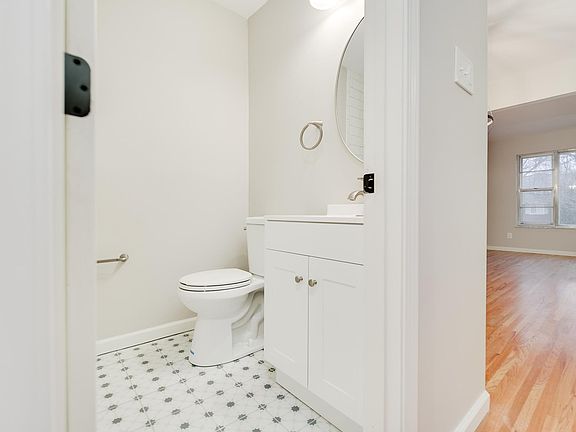 4th image of 10235 Jeffleigh Ln