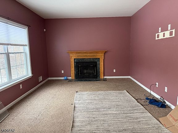 4th image of 39 Canterbury Ln