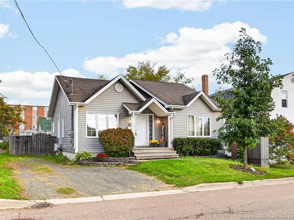 35 Kirkwood Dr, Moncton, NB E1A 4G8