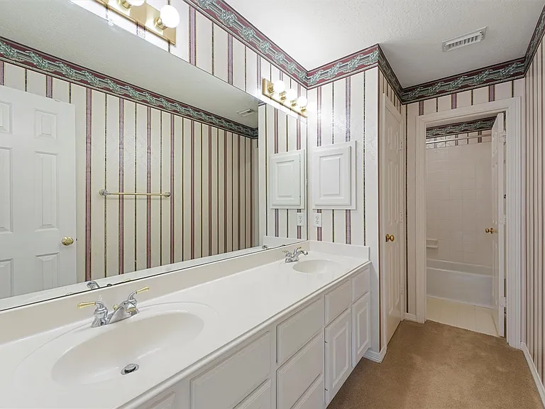 22910 Fairleaf Cir — Photo 16