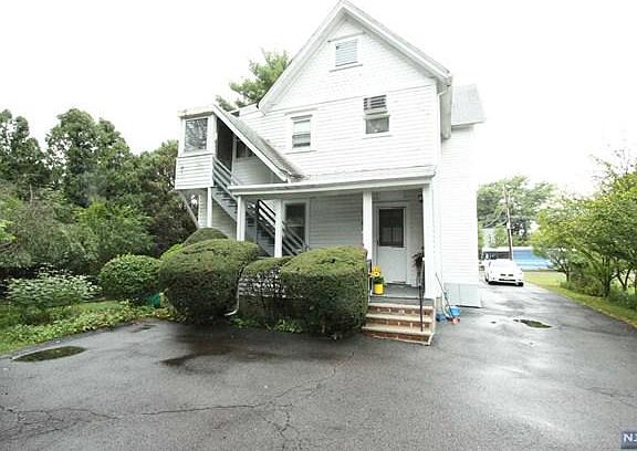 2nd image of 909 S Maple Ave