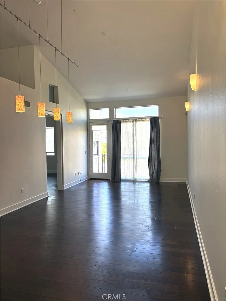 3 bed, 1450 sqft, $5,000 — Photo 3