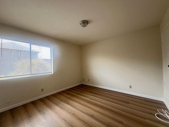 3rd image of 1042 Grand Ave #4