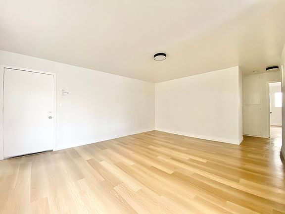 5th image of 136 S Oxford Ave APT 1
