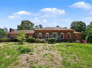 532 Greenwood Dr, Burlington, NC 27217
