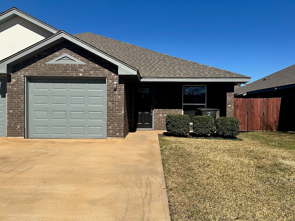 1st image of 2101 Pinckney Ct APT B