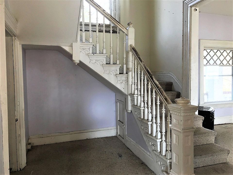 1st image of 416 N 2nd St