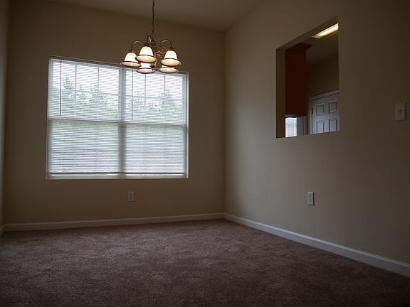 4th image of 225 Nizzear Ln