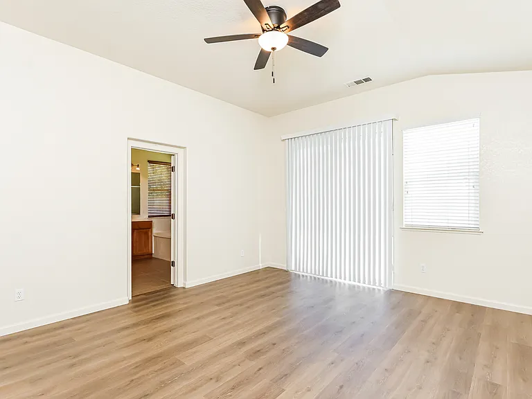 936 Heartland Dr — Photo 5