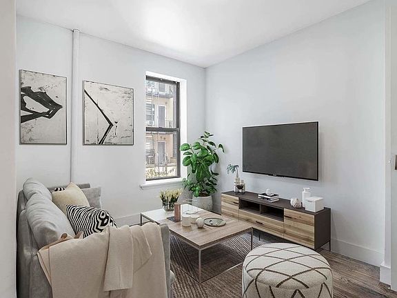 3rd image of 117 E 7th St APT 5a
